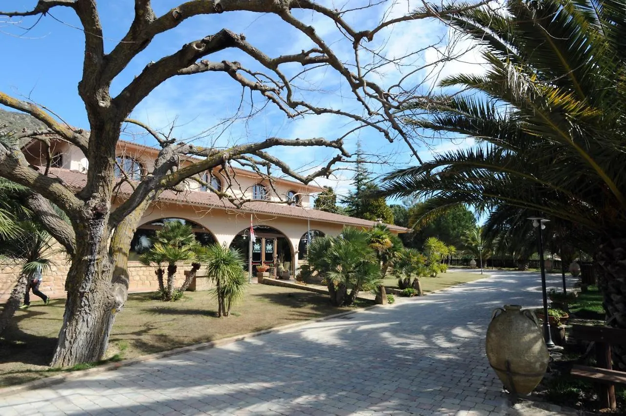 פיאצה ארמרינה Agriturismo Il Drago בית חווה