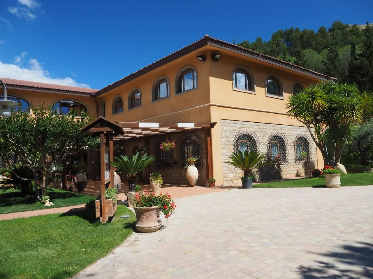 Farm stay Agriturismo Il Drago Hotel Aidone Italy